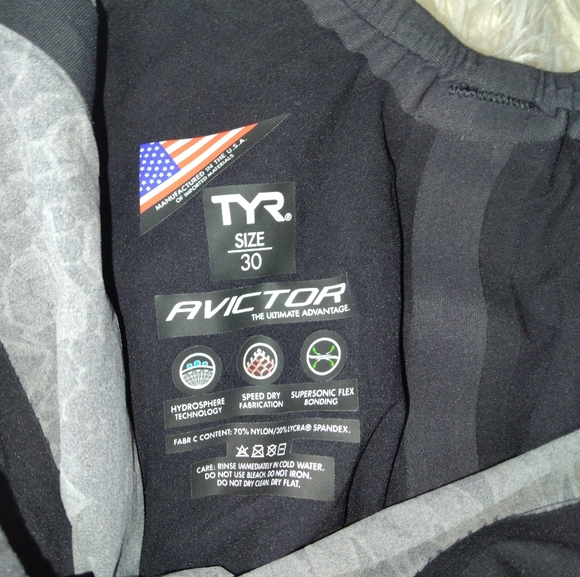 TYR Avictor Open Back Swimsuit Size 30 - Picture 8 of 10
